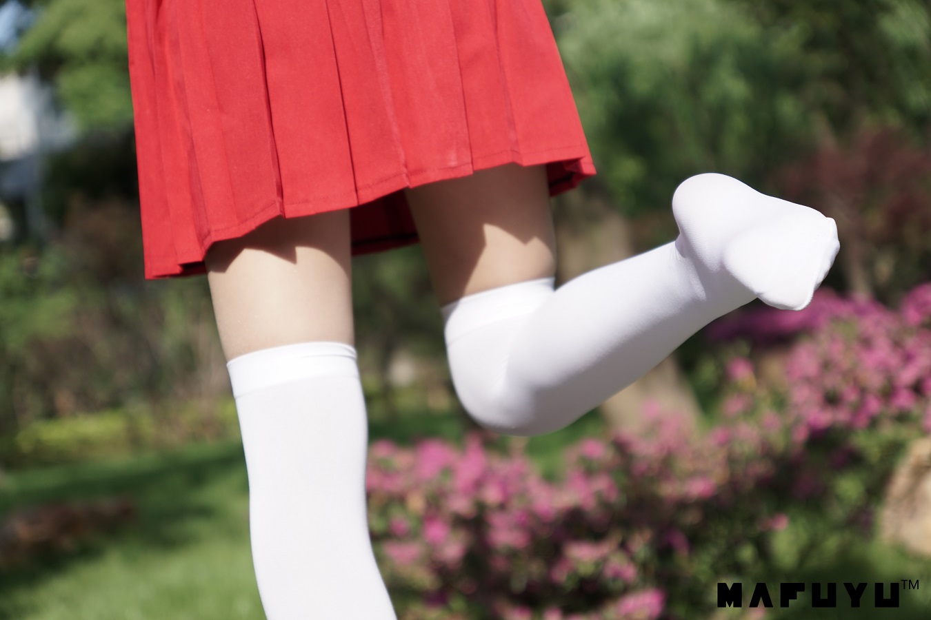 神楽坂真冬-少女と自然と白い靴下[75P] 小姐姐 预览2图