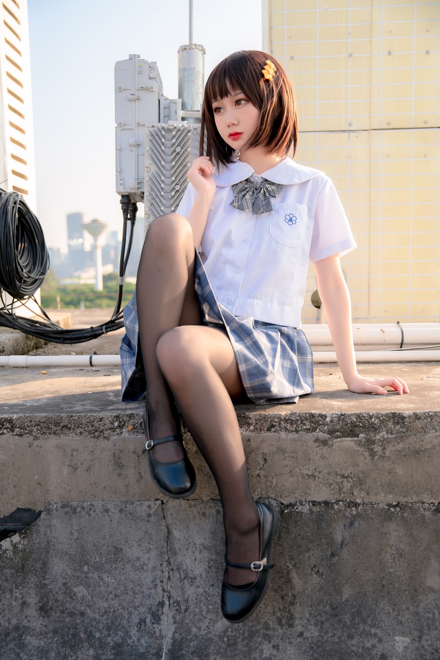 您的蛋蛋-天台JK[41P] 小姐姐 预览2图