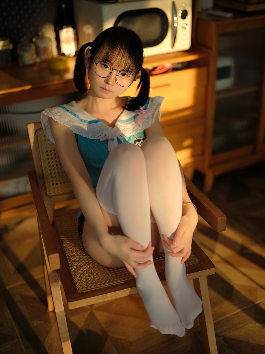 幼水铃衣-你的电子女友[35P] 小姐姐 预览1图