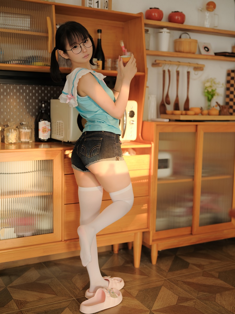 幼水铃衣-你的电子女友[35P] 小姐姐 预览3图