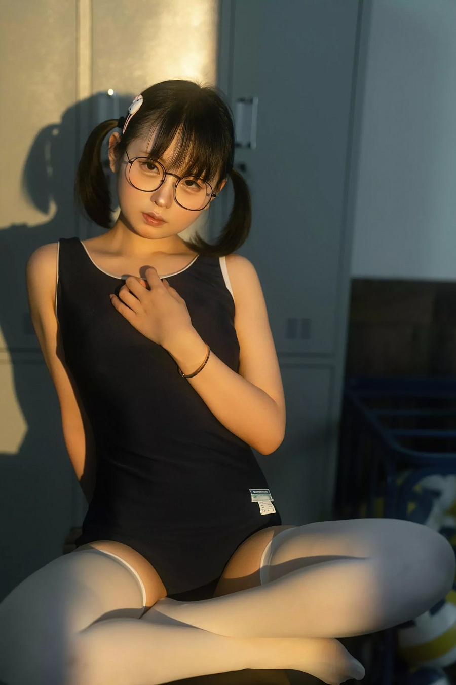 幼水铃衣-午间更衣室[75P] 小姐姐 预览1图