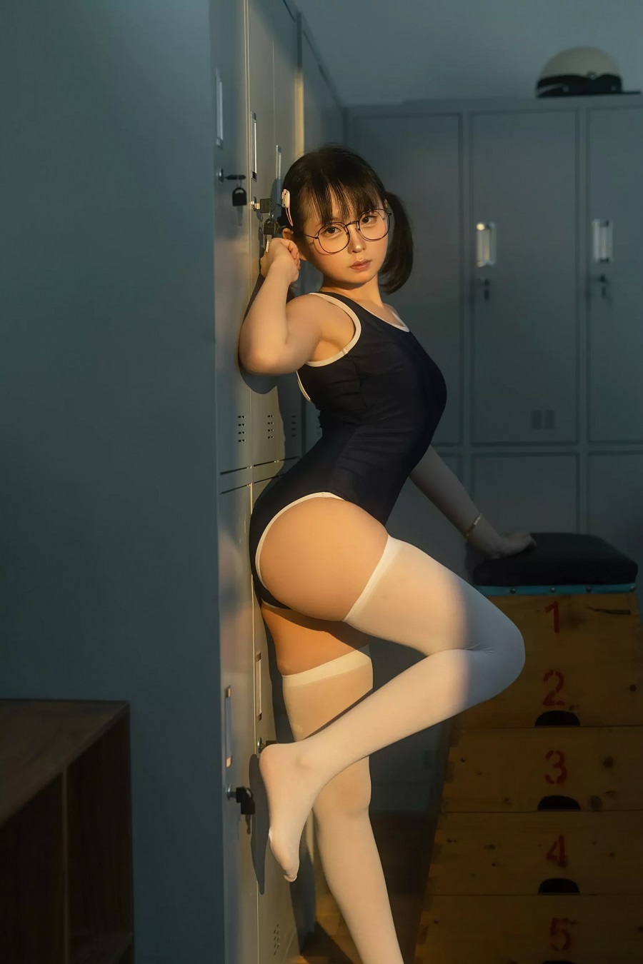 幼水铃衣-午间更衣室[75P] 小姐姐 预览2图
