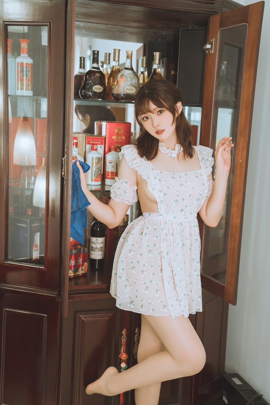 Natsuko夏夏子-碎花围裙[55P+1V] 小姐姐 预览1图