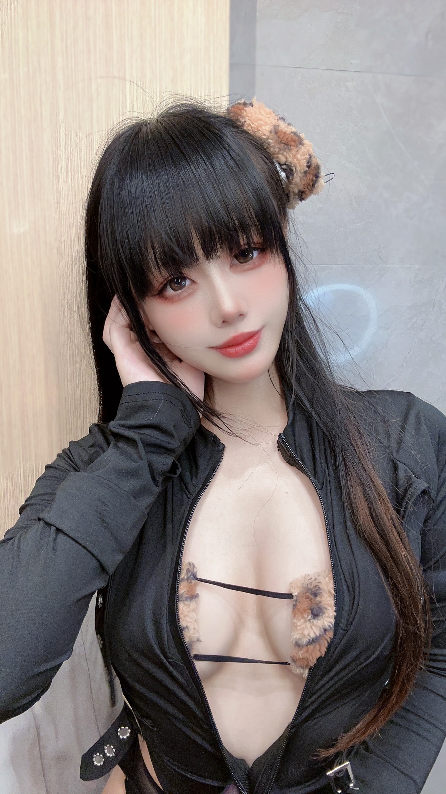 九言-豹纹小方块[33P+9V] 小姐姐 预览1图