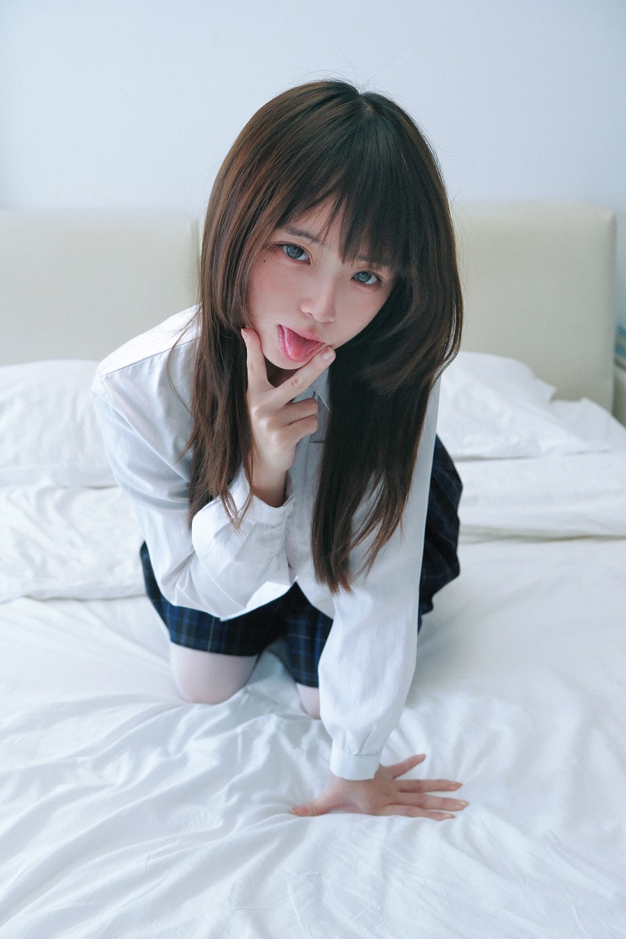 攻弦弦弦-白丝JK[15P] 小姐姐 预览2图