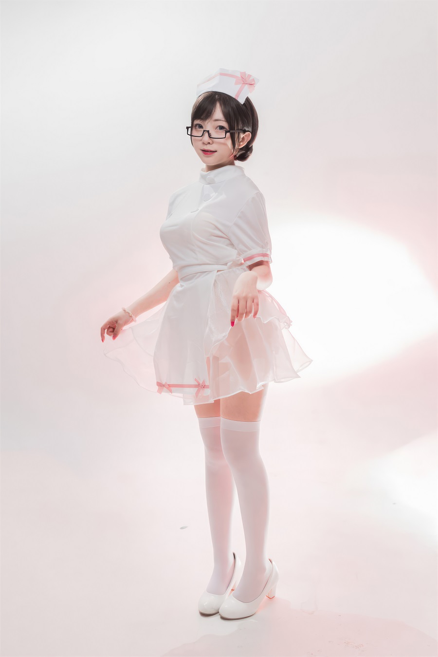 花铃-粉色护士[90P] 小姐姐 预览1图